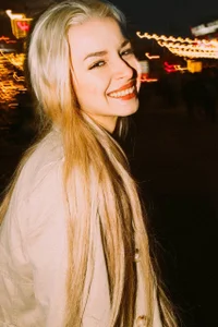 Naomi_Demio Public Foto 3