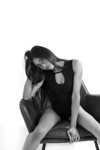 miyu_lu “Menos color, más alma.” Gambar 7