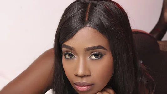 Britanymooree Public Immagine  2