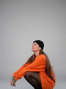 CarmelaLiebherrThis red blouse hides secrets图片 5