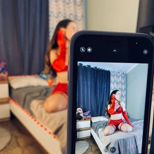 MaudAle Red ass Pic 2