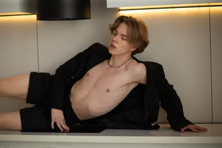 DanielPaige_: Public ( 2 фото)