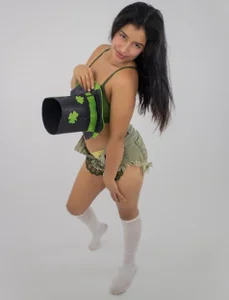 ariana_cute6 Saint Patrick Foto