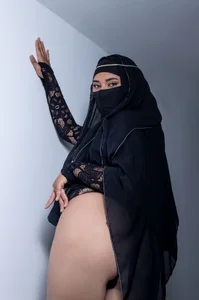 Daksha_a Between lace and looks, he provoked you. 👀💋 Immagine  4