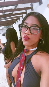 AlayshaJohnson Glasses fetish? Pic 5
