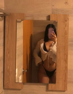 Miss_ambrer_ in front of the mirror 🥵 Pic