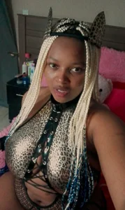 Miss-Berries sexy in red Pic 2