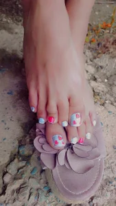 Alanagracia Daddy 🔥 You look at My feet 🦶🏻🥵😈😻🤓😈 Bilde