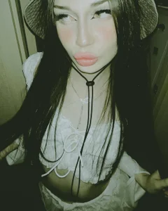 Jennie_Hunter Public  9টি ছবি