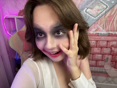 Mary_uw Terribly beautiful Halloween my first Joker image! Pic 4