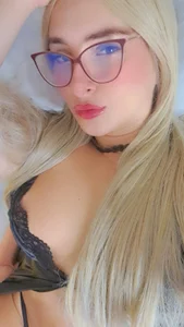 NEW MEGAN! 🤍 de Megan_Lara__  3 Imagens