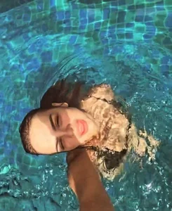 Public de AriVale_  2 photos