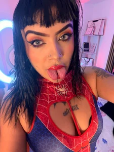 Niki hot🕷️ de LauriInk1  Imagens
