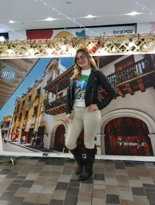 Chanelll_Taylorr_ kullanıcısının My little departure to the cinema and visiting the mall albümü -  5 fotoğraf