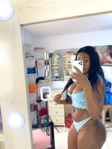 Emilybrowm01 Happy Friday, may your cock get hard Foto