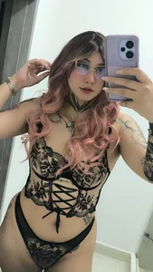 andrea_miller1 Hi, I'm Andrea, nice to meet you. Pic 5