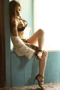 cinthia_jones2 Follow me Pic 4