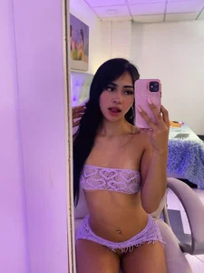 celine_golden1 a little more of me 😳🥰 Foto 3