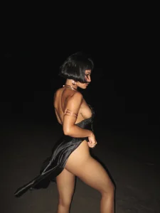 ninaa_sky The sea does not tame me, it accompanies me. Foto