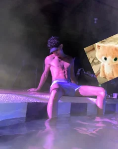 KamiSuarez Hot pool Foto