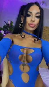 Kasandra_One Blue Outfit Gambar 9