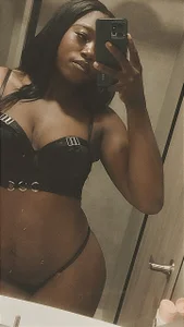 ValeriaRioz 🤍🖤 Pic 3