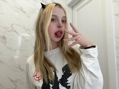 ElvenQueen Outsider Pic 4