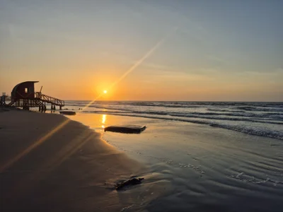 Sarah-Stoner Me in the beach again😛 slika 6