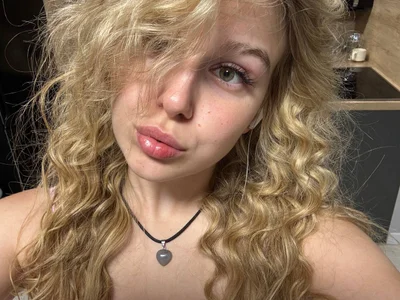 Mel_NelsonI'm curly-haired图片