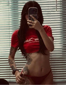 EviieGothell If I'm in red, what do you say?♥ Foto 2