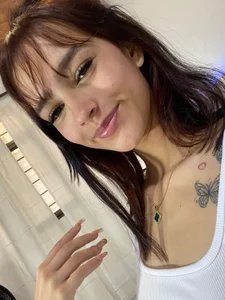 MelodyMansson Good morning, my sweet sinner ☀️💫 I’m live from 8:30 a.m. to 3:30 p.m., craving to play with your i Foto 3