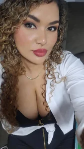 TianaRios_Pink Public Pic 3