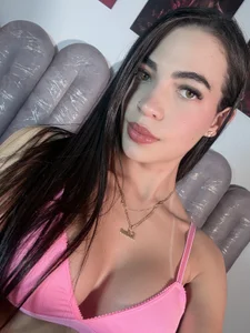 CelesteValencia_ Pink looks good on me... but I look even better without it. 💗💋😈 Fotka 2