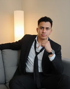 Zdjęcia Charliejones_ A sexi office boy: 