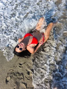 rosaht 🌞🌊❤️ enjoying the beach Poză