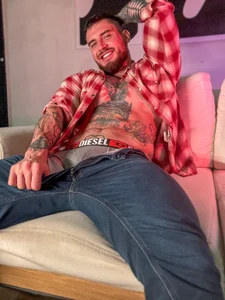 Red de DimitriSullivan_  2 photos