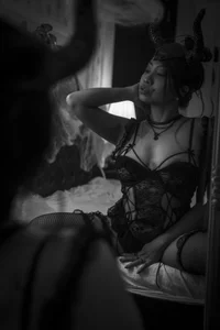 ElyaQuinn: Whispers from the Dark ( 2 фото)