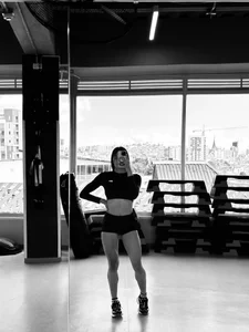 Ema_Rose_ Do you like to train? Pic 2