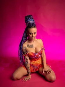 EdgesOfReality that pink dress Bilde 3