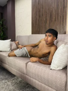 Come, lie down with me 😇 od Ender_h0tt  2 snímek