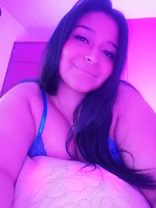 Alyson_17 Public Pic 9