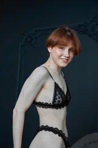 Girls_Fingers Strict and hot Tara Pic 3