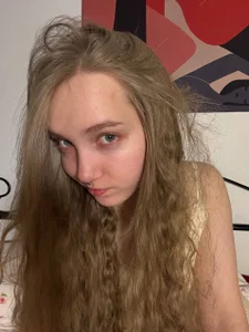 curly hair and pretty underwear🌻 de bambi_lu  9 Imagens