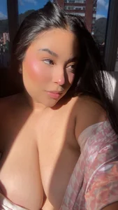 Zoey_thompson Soaked in sunlight… waiting for your touch ✨🔥 Foto 2