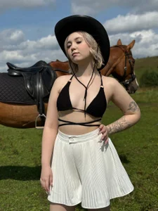 HevenlyRose Public Pic 3