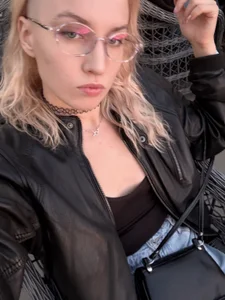 GirlBlondee Public Bilde