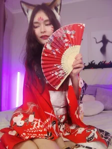 Emily_Strikeee cunning kitsune🦊🌸 Foto