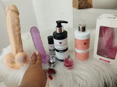 TiffantyAndStacy We show you our toys 🔥 Pic