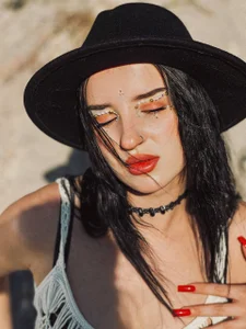 ElektraSunshine kullanıcısının the girl in the hat。.:☆*:･'(*⌒―⌒*))) albümü -  4 fotoğraf