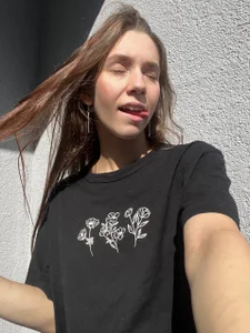 PetraHambelton funny face Pic 2